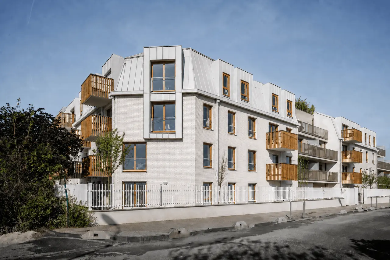 Photograph — Corner façade — Les Jardins de Beauvoir, Bondy